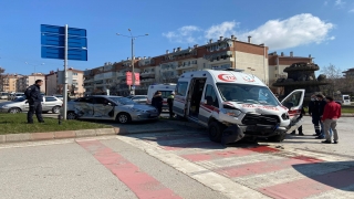 Edirne’de ambulans ile otomobil çarpıştı: 1 yaralı