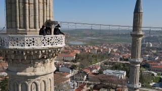 Selimiye Camisi minarelerine ramazan mahyası asıldı