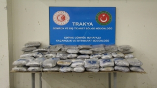 Kapıkule Sınır Kapısı’nda bir tırın yakıt tankında 116 kilo 426 gram esrar ele geçirildi