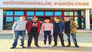 Trakya Üniversitesi öğrencileri, robot yarışmasından ödülle döndü