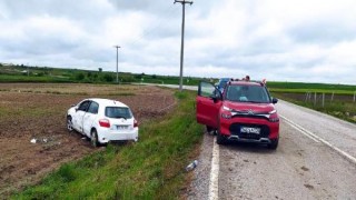 Tekirdağ’da tarlaya devrilen otomobilde 4 kişi yaralandı