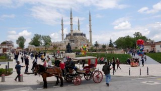 Edirne’de yarın yakılacak Kakava ateşi öncesi turist yoğunluğu