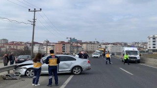 Çerkezköy’de ambulansla otomobil çarpıştı: 2 yaralı