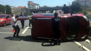 Hafif ticari araç devrildi; tatilden dönen aileden 7 kişi yaralandı