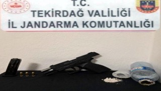 Uyuşturucu ve tabanca ile yakalanan 3 kişi gözaltında