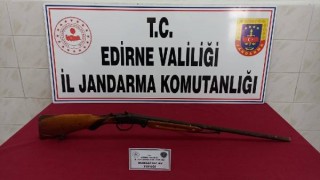 Üzerinde ruhsatsız av tüfeğiyle yakalandı