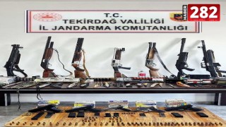 Tekirdağ'da jandarmanın operasyonunda bir evde çok sayıda silah ve mühimmat ele geçirildi