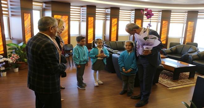 Başkan Ata’ya Öğrencilerden Teşekkür Ziyareti