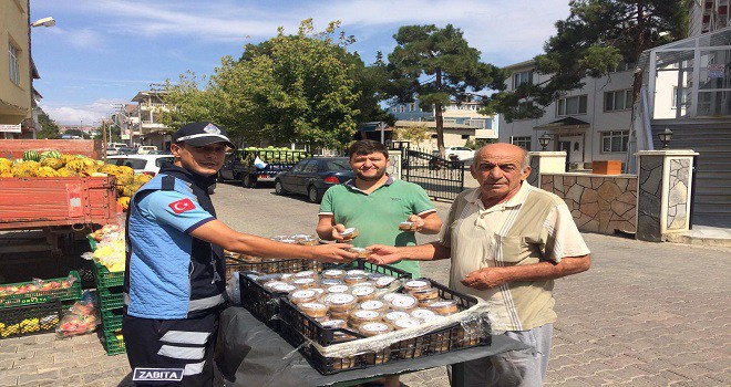 Marmaraereğlisi Belediyesi Muharrem Ayı Sebebiyle Aşure Dağıttı